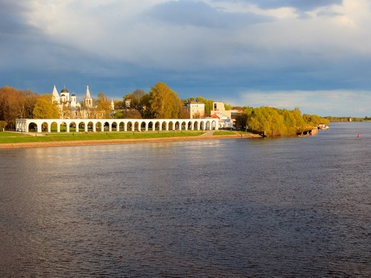 Водная магия: Селигер, Валдай, Петергоф ( 4 дня, автобус)